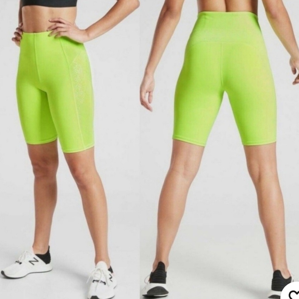ATHLETA STAY FLY 9" HIGH RISE REFLECTIVE COMPRESSION SNAKESKIN SHORTS SIZE SMALL